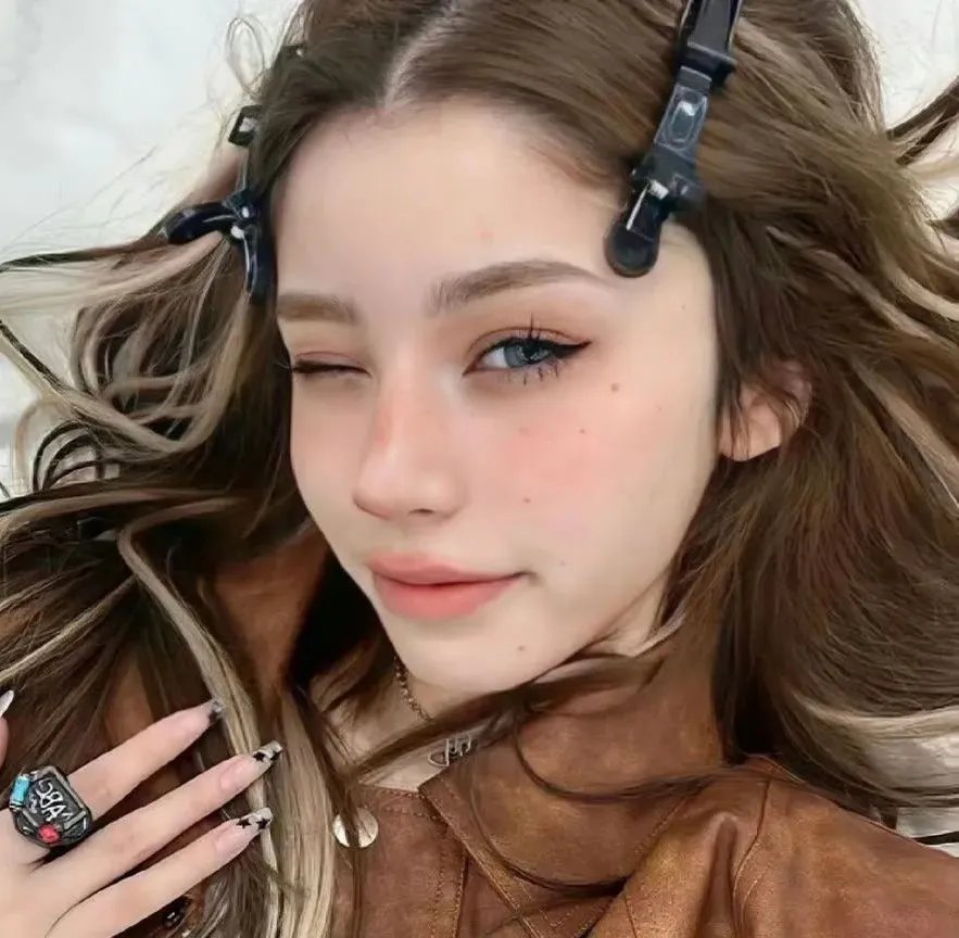 港口的日本姑娘